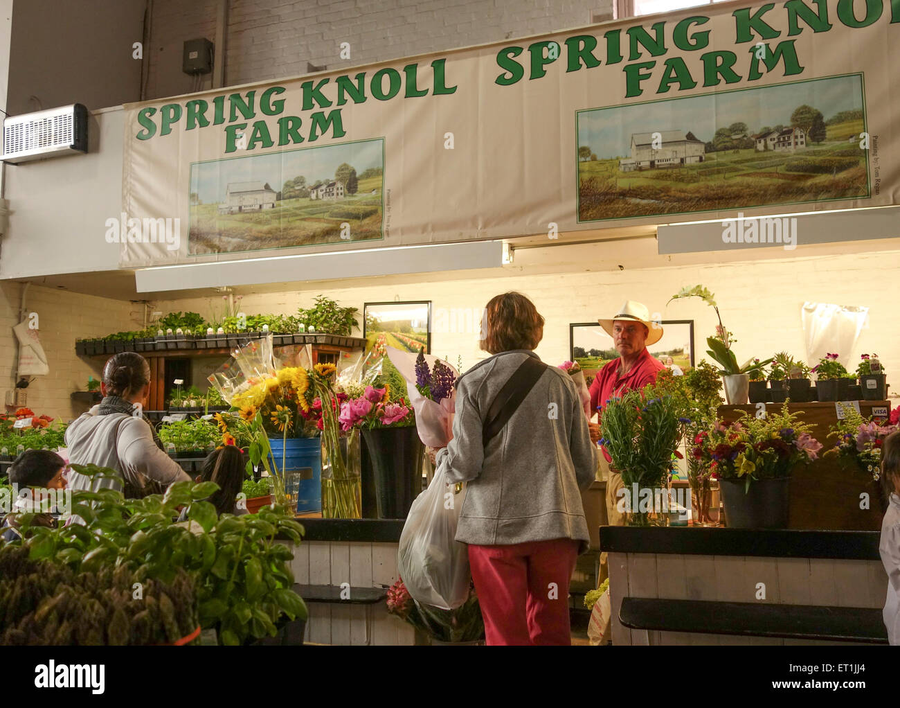 Blumengeschäft im Zentralmarkt, historische Markthalle, Penn Square, Lancaster, Pennsylvania. USA. Stockfoto