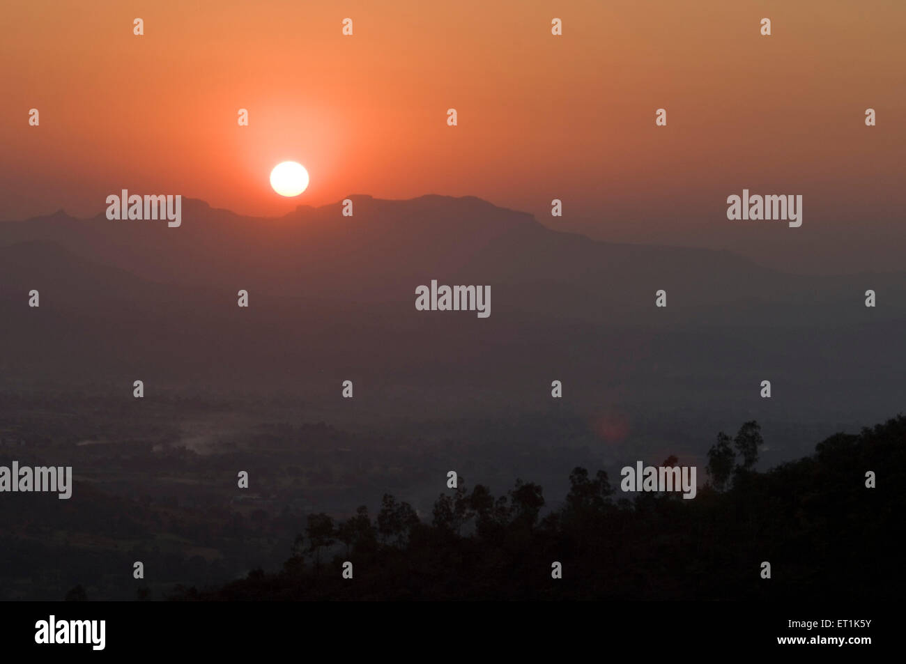 westlicher Ghat Sonnenaufgang Sinhagad Thoptewadi Pune Maharashtra Indien Stockfoto