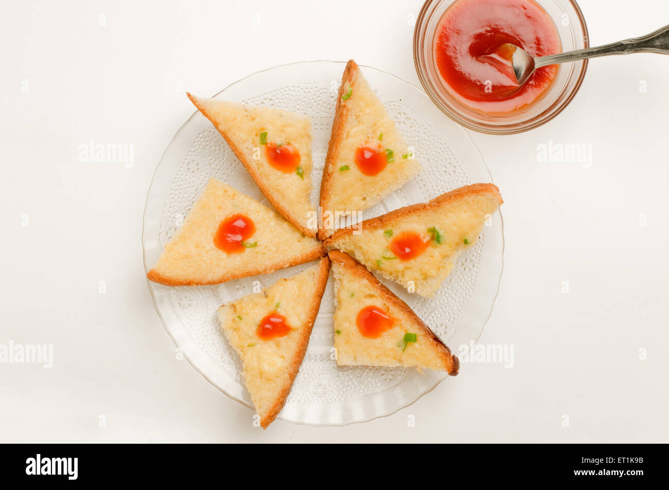 Chili-Käse-Toast mit Tomaten Ketchup Schüssel Pune Maharashtra Indien Asien Sept 2011 Stockfoto