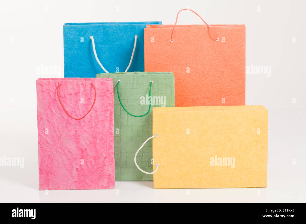 Einkaufstaschen, Papiertaschen, farbige Taschen Stockfoto