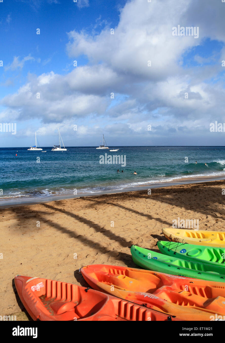 Kajaks am Kaanapali Beach auf Maui Stockfoto