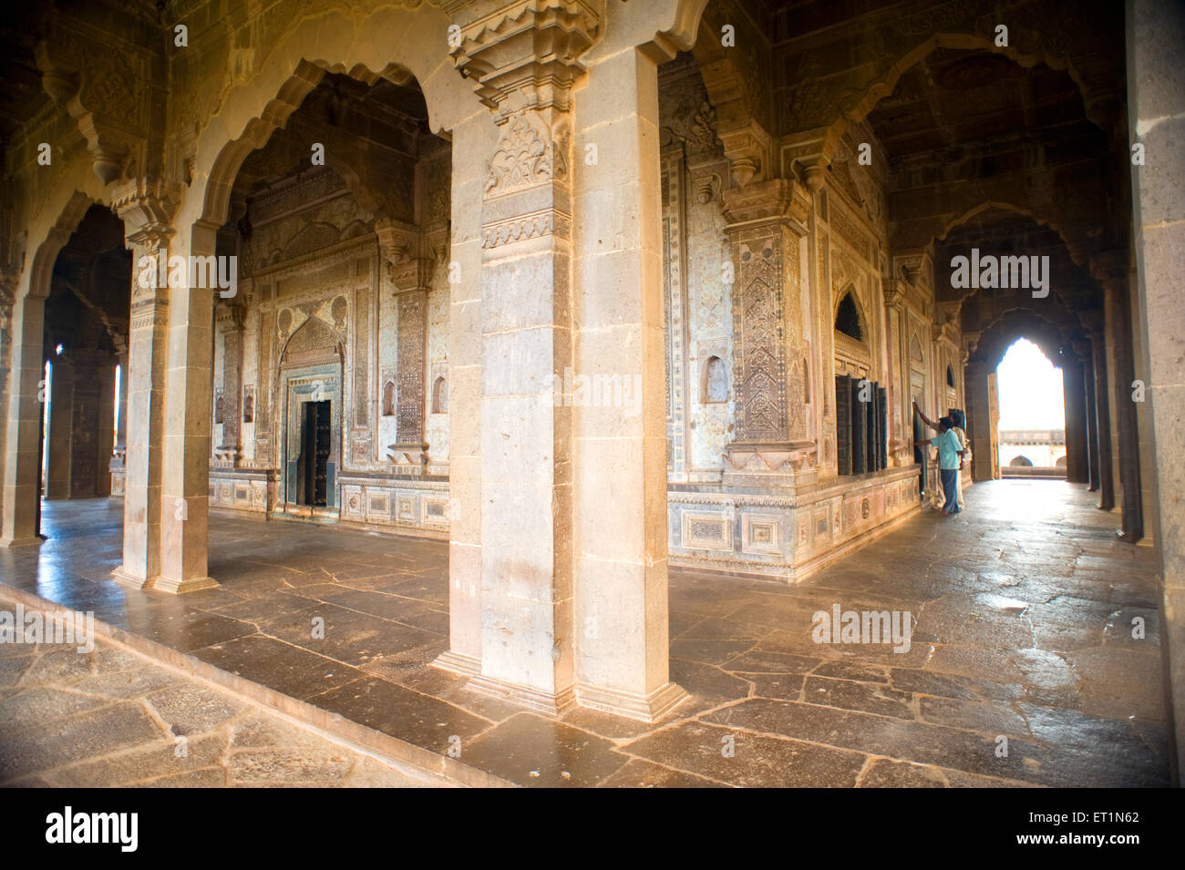 Säule innen Ibrahim Rouza; Bijapur; Karnataka; Indien Stockfoto