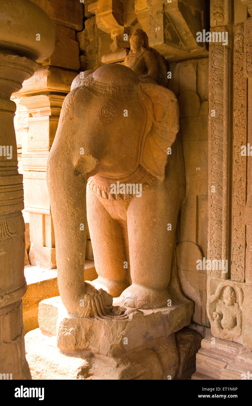 Elefanten geschnitzt in der Jain Tempel in Patadkal Bagalkot Karnataka, Indien Stockfoto