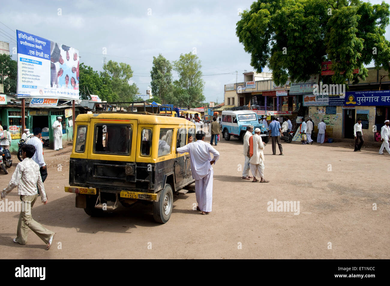 Jeep-Taxi am Vengurla Dorf; Satara Bezirk; Maharashtra; Indien Stockfoto