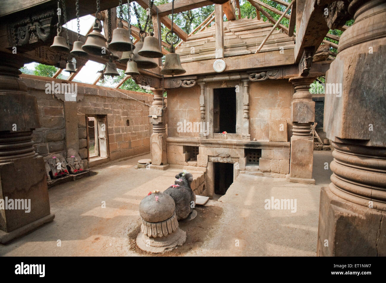 Renovierung von alten Someshwar Tempel in Rajwadi; Sangmeshwar; Ratnagiri; Maharashtra; Indien Stockfoto
