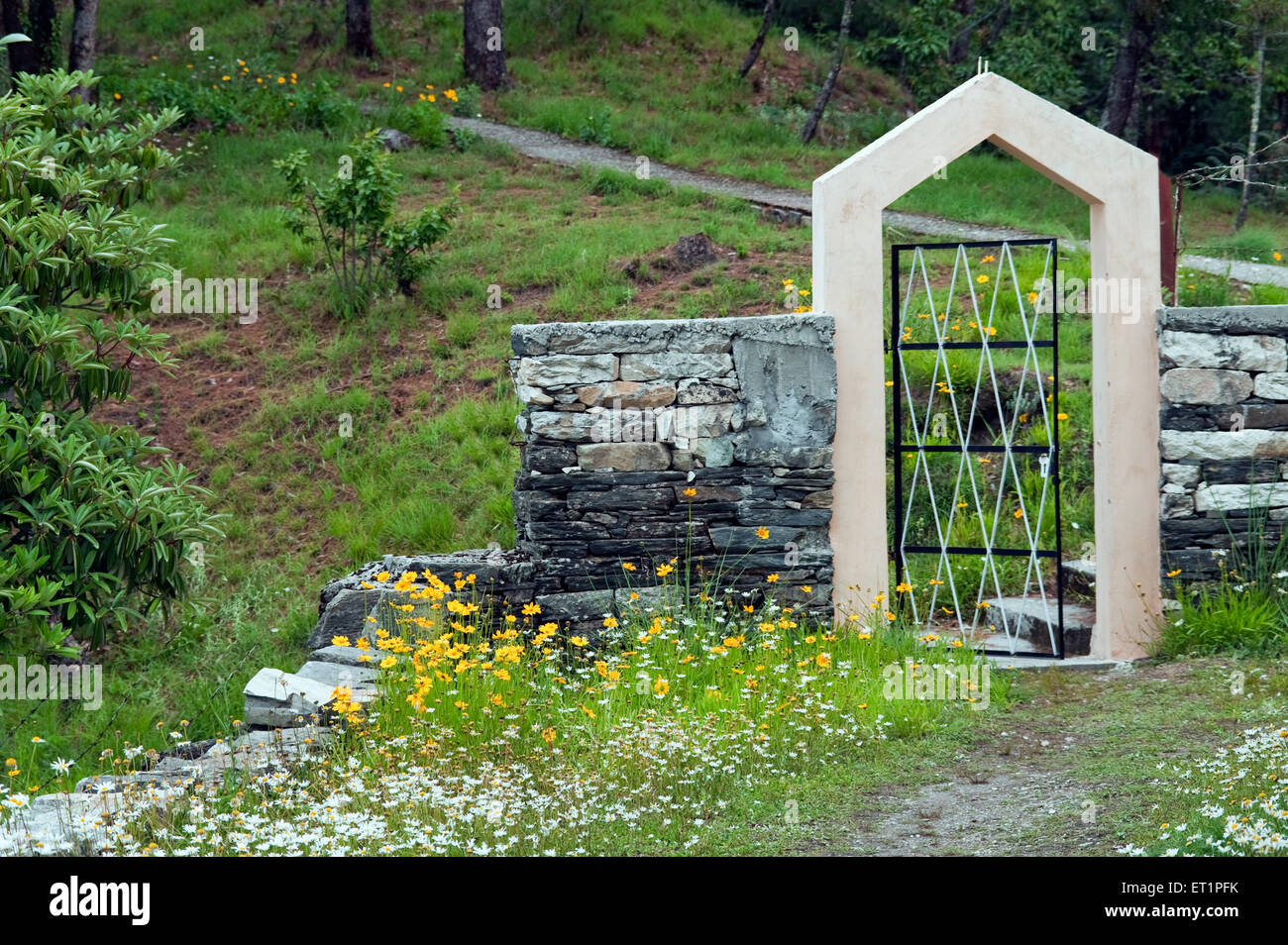 Garden Gate, Narayan Ashram, Pithoragarh, Kumaon, Uttarakhand, Indien, Asien, Asien, Indien Stockfoto