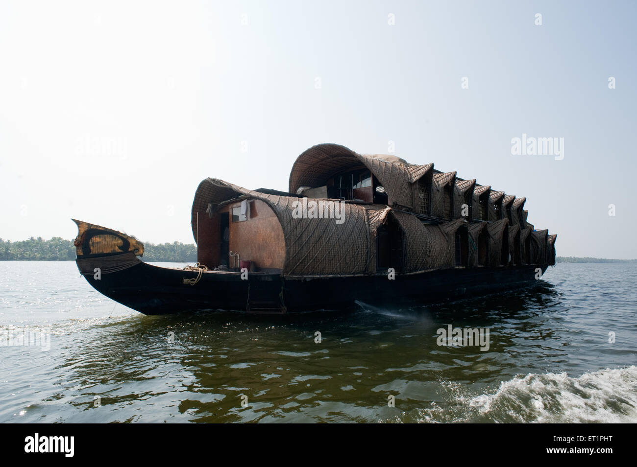 Kettuvallam Hausboot mit Reetdach in Backwaters; Alleppey; Alappuzha; Kerala; Indien; Asien Stockfoto