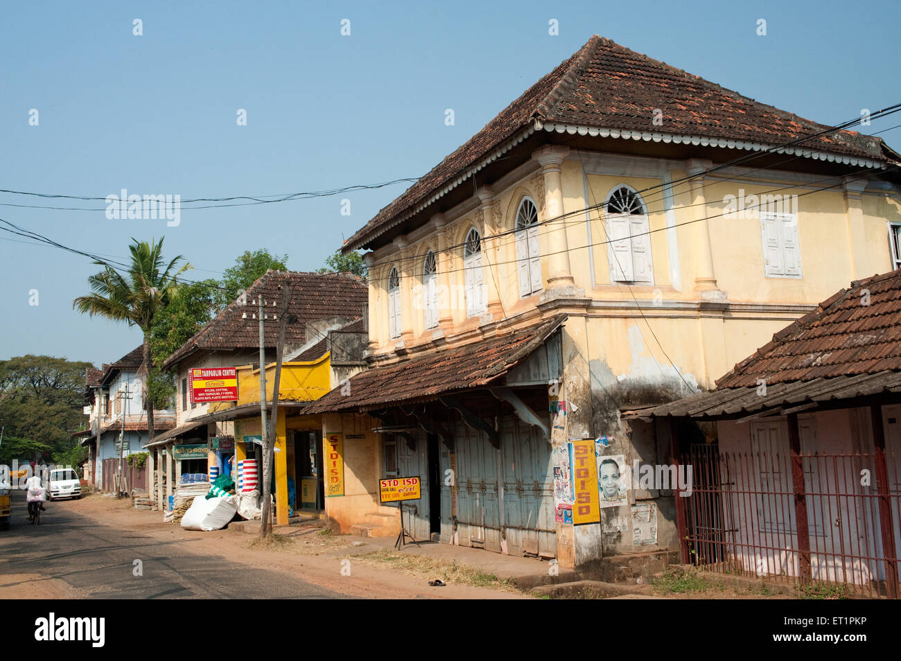 Alte Gebäude; Stadtstraße; alte Häuser; Alleppey; Alappuzha; Kerala; Indien; Asien Stockfoto
