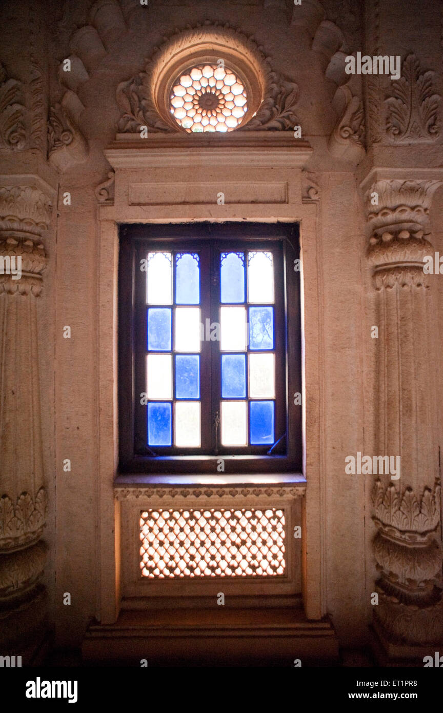 Glasfenster im Kenotaph von Madhavrao Scindia in Shivpuri; Madhya Pradesh; Indien Stockfoto