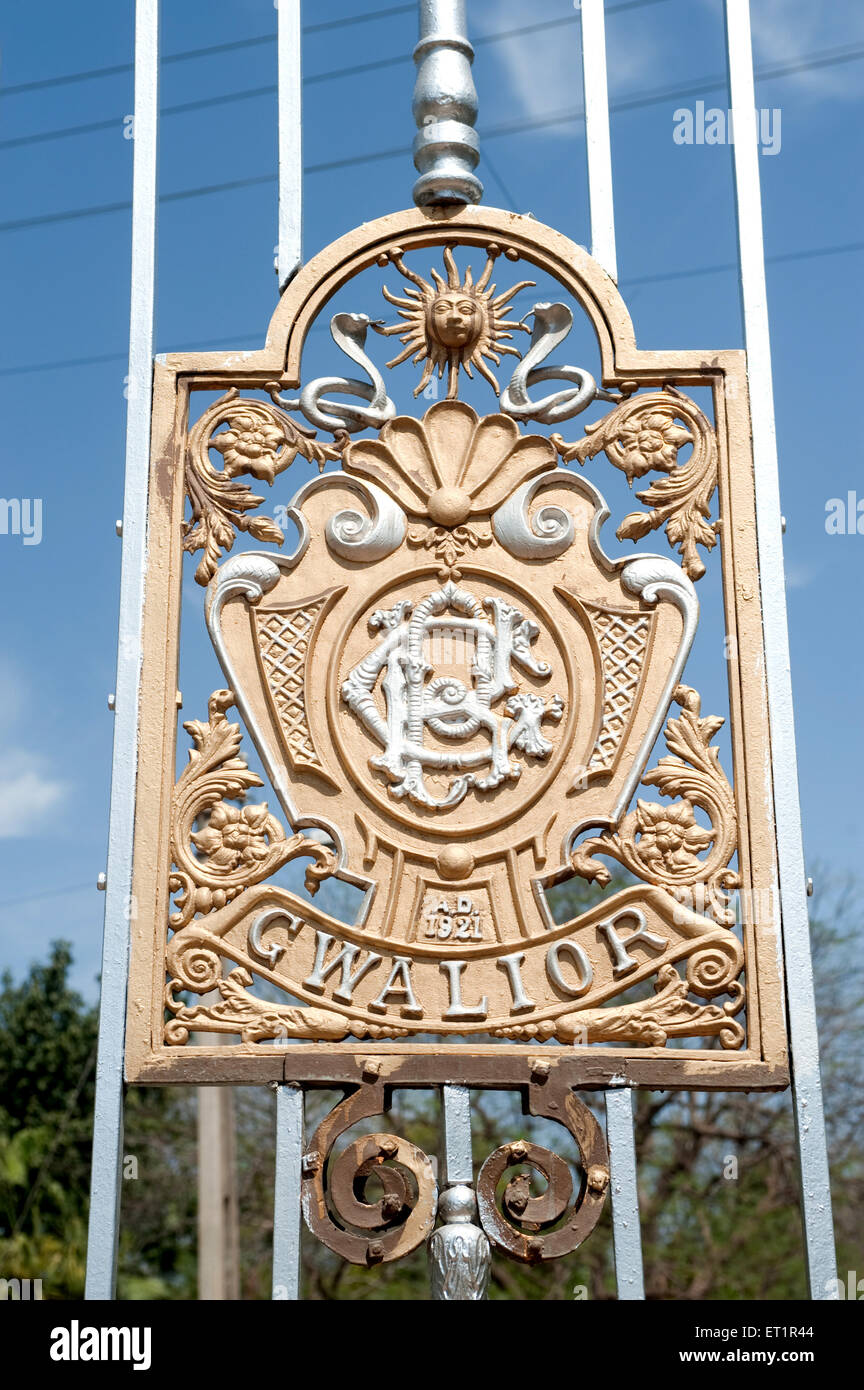 Gwalior Wappen, Gwalior Logo, Gwalior Emblem, Scindia Museum Tor, Jaivilas Palast, Gwalior, Madhya Pradesh, Indien, Asien Stockfoto