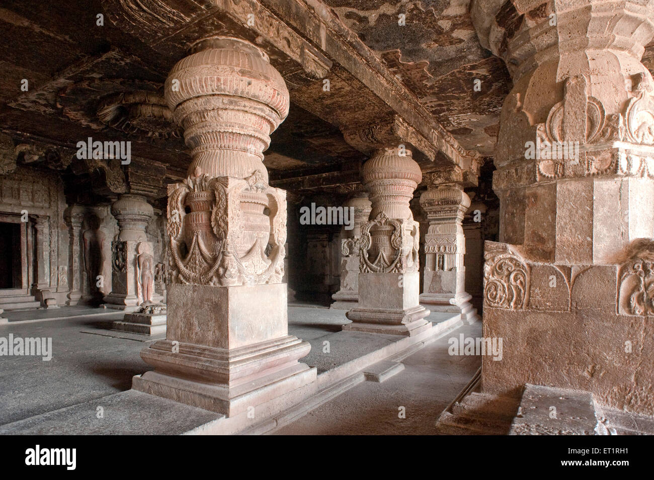 Montagehalle in Ellora Jain Höhle Indra Sabha; Aurangabad; Maharashtra; Indien Stockfoto