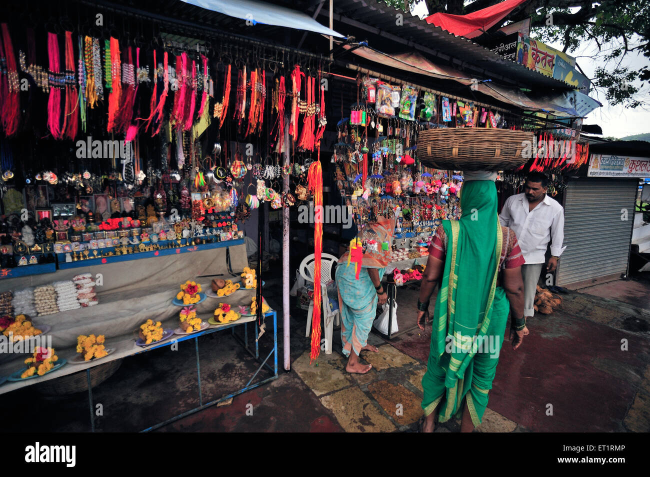 Temple Shop, Samara, Maharashtra, Indien, Asien, Asiatisch, Indisch Stockfoto