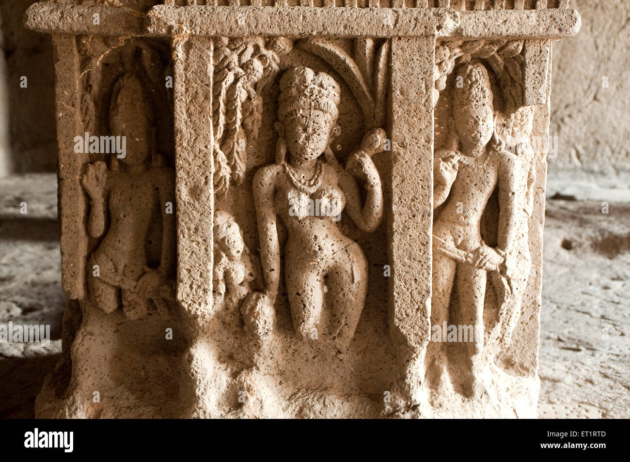 Details der geschnitzten Figuren in Ellora Höhlen bekannt als Ramesvara; Aurangabad; Maharashtra; Indien Stockfoto
