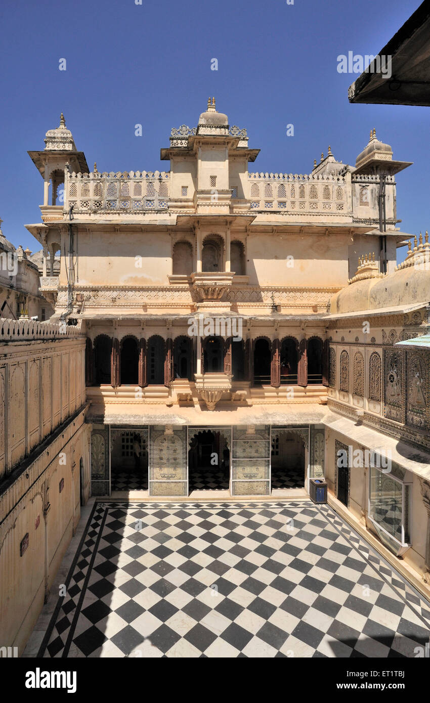 Dekoration im Innenhof des City Palace Udaipur Rajasthan Indien Asien Stockfoto