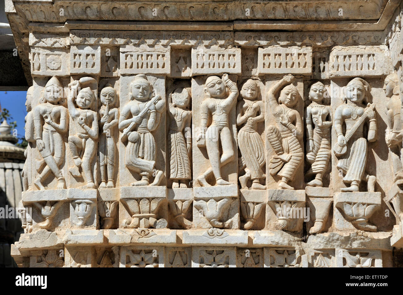 Dancing Women Relief, Jagdish Temple, Vishnu Tempel, Udaipur, Rajasthan, Indien, Asien Stockfoto