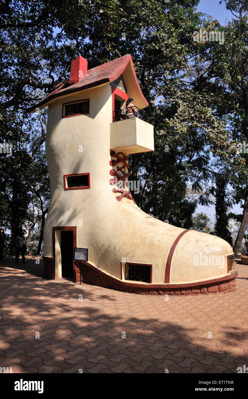 Große Größe Replik des Schuhs in Kamla Nehru Park Mumbai Maharashtra Indien Asien Stockfoto