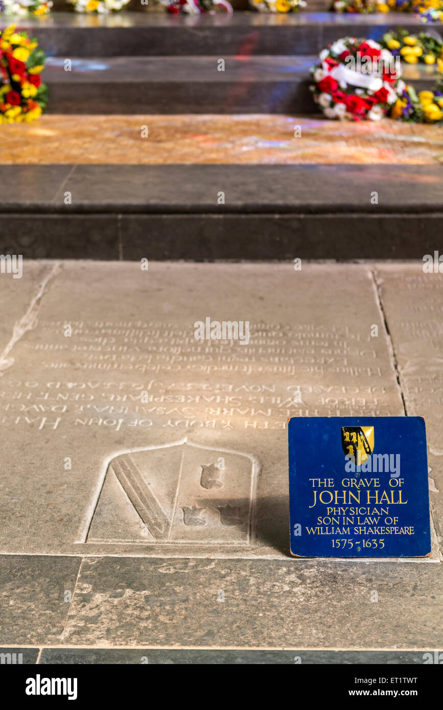 Das Grab von John Hall, Schwiegersohn von William Shakespeare in The Holy Trinity Church, Stratford-upon-Avon, England Stockfoto