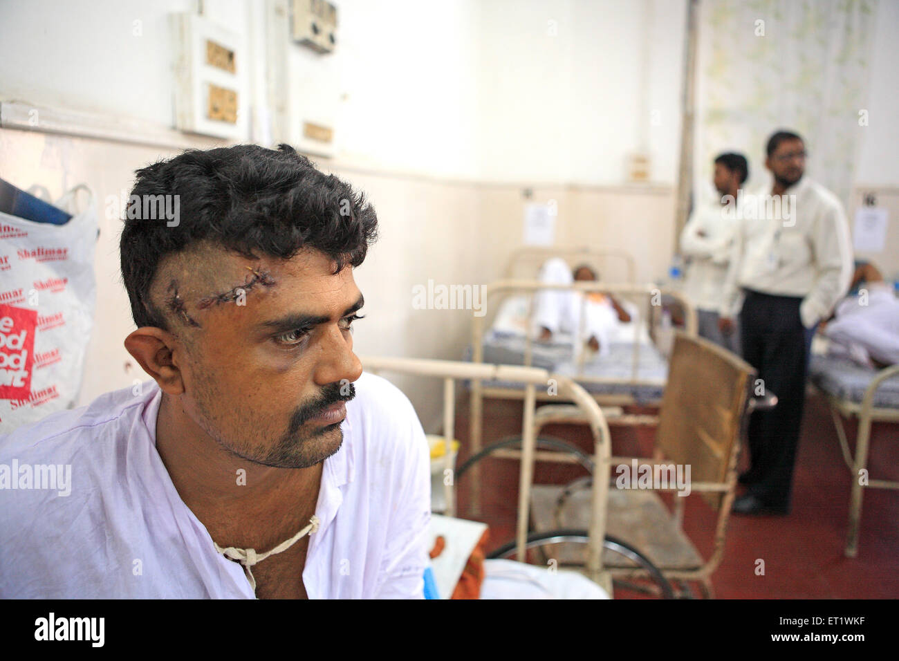 Abdul Rashid verletzt Bürger erholt sich im Krankenhaus JJ während den letzten Bombe sprengt am 26. November 2008 Mumbai Stockfoto