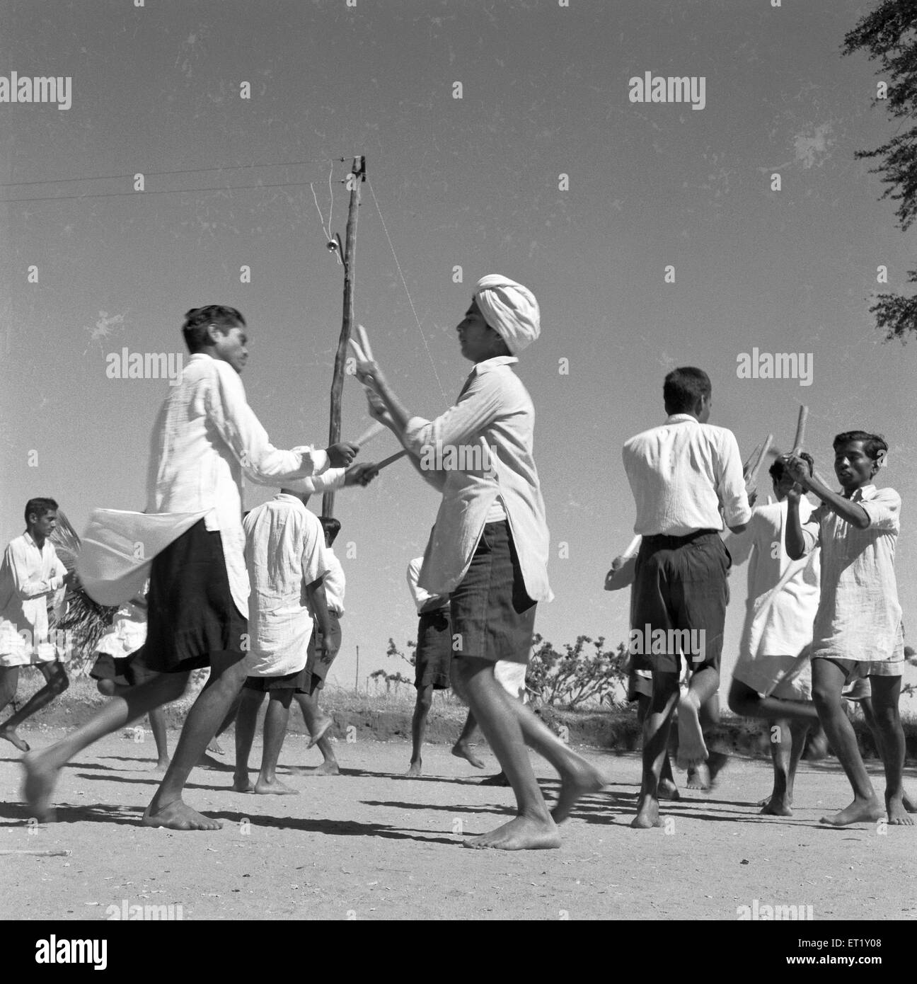 Spielen Sie nach Unterrichtsstunden; VIDYAPITH bildet ländliche Jugend aus; Nanjangud Stadt Mysore; Karnataka; Indien; Asien; alter Jahrgang 1900s Stockfoto