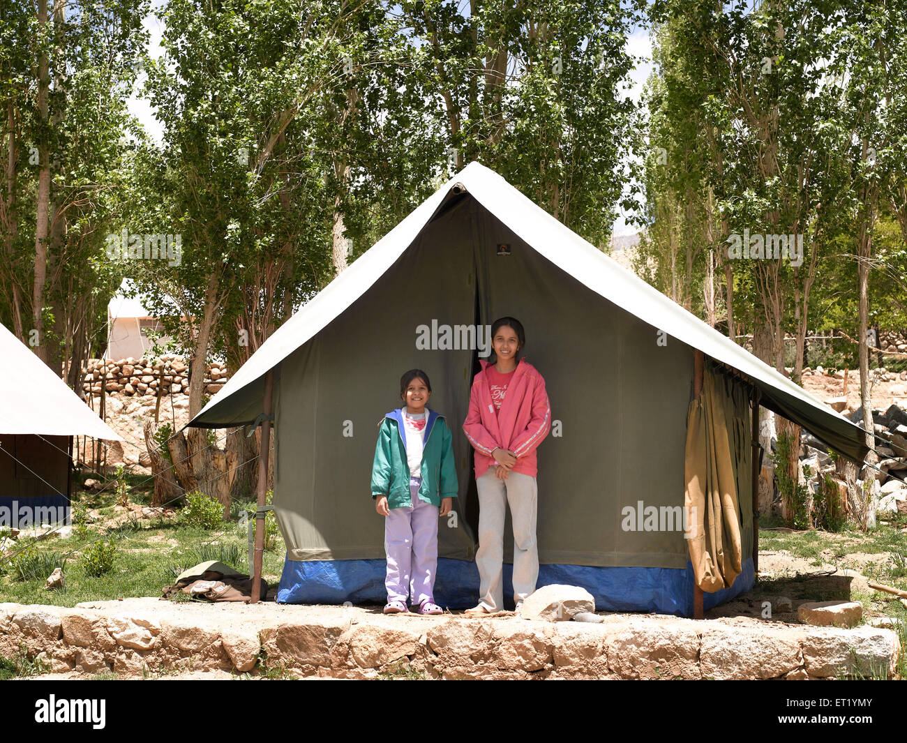 Mädchen Tented Camp in Tingmosgang; Ladakh; Kaschmir; Indien; Asien Herr #477 Stockfoto