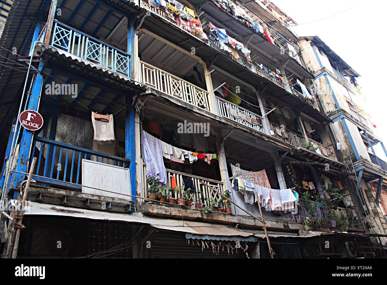 Altes Gebäude chalwl; Ambe Wadi Street; Girgaon; Charni Road; Bombay; Mumbai; Maharashtra; Indien; Asien; Asiatisch; Indisch Stockfoto