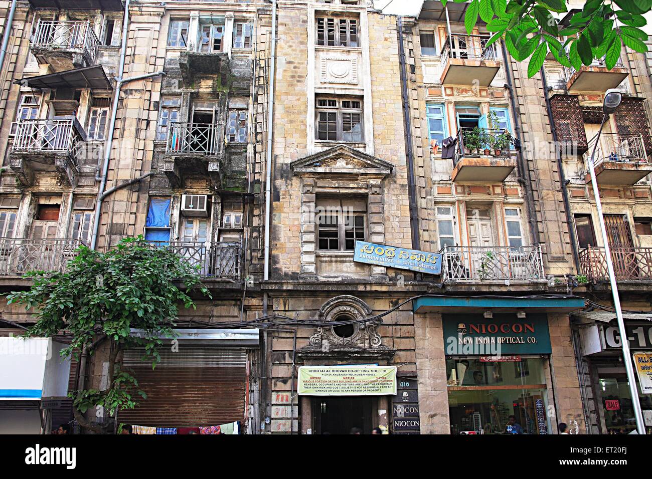 Altes Gebäude; Chhotalal Bhuvan; Kalbadevi Road; Marine Lines; Bombay; Mumbai; Maharashtra; Indien; Asien; Asiatisch; Indisch Stockfoto