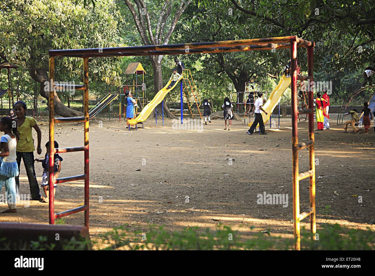 Kinder spielen; Sanjay Gandhi National Park; Borivali National Park; Borivali; Bombay; Mumbai; Maharashtra; Indien; Asien; Asiatisch; Indisch Stockfoto