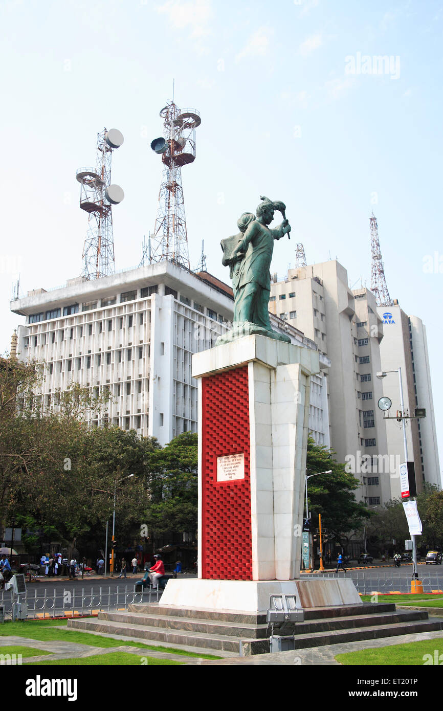 Statue Hutatma Chowk und Telefonzentrale Gebäude an der Straße Veer Nariman Road; Churchgate; Bombay Stockfoto