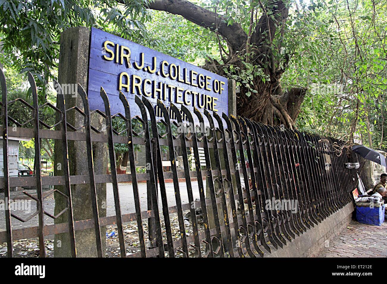 Sir J.J. School of Art; Sir J J College of Architecture; Dr. Dadabhai Naoroji Road; Bombay; Mumbai; Maharashtra; Indien; Asien; Asiatisch; Indisch Stockfoto