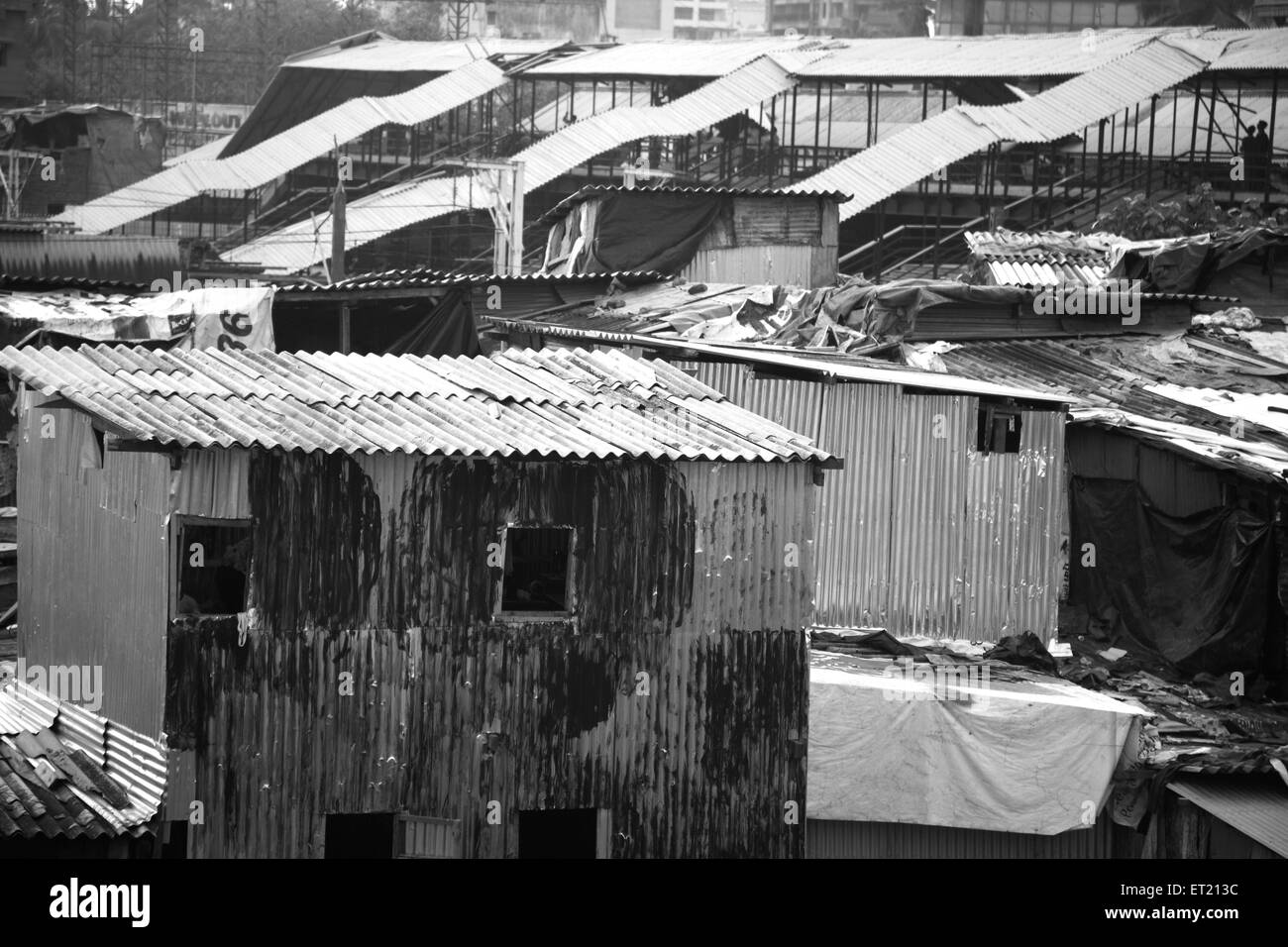 Slum Behram Naupada bei Anant Kanekar Marg; Bandra; Bombay Mumbai; Maharashtra; Indien 9. September 2009 Stockfoto
