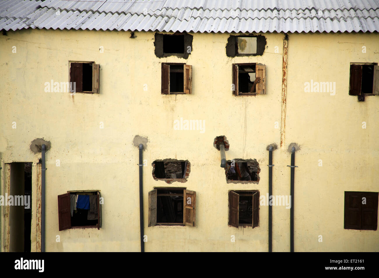 Slum in Behrampada bei Anant Kanekar Marg; Bandra; Bombay Mumbai; Maharashtra; Indien 9. September 2009 Stockfoto