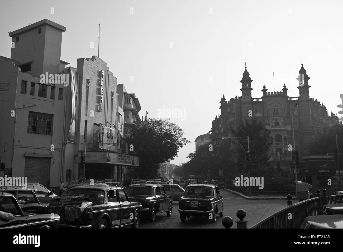 Königliches Theater und majestätischen Gästehaus am Shahid Bhagat singen Marg; Colaba Causeway Straße; Bombay-Mumbai Stockfoto