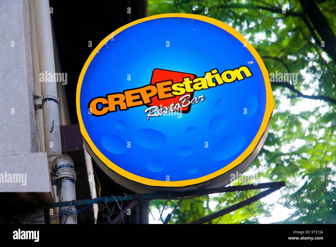 Crepe Station; Resto Bar; Wandschild; Bombay, Mumbai, Maharashtra, Indien, Asien, Asien, Indien Stockfoto