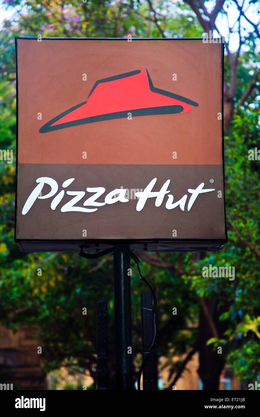 Symbol für Pizza Hut; Bombay, Mumbai, Maharashtra, Indien, Asien, Asien, Indien Stockfoto