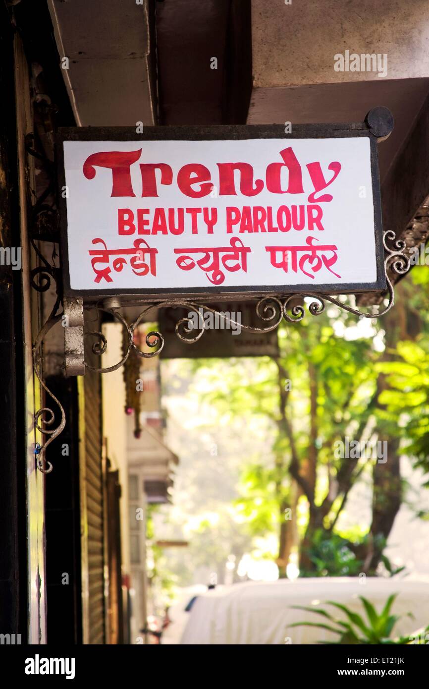 Trendy Schönheitssalon Shop, Schild, Bombay, Mumbai, Maharashtra, Indien, Asien, Asien, Indien Stockfoto