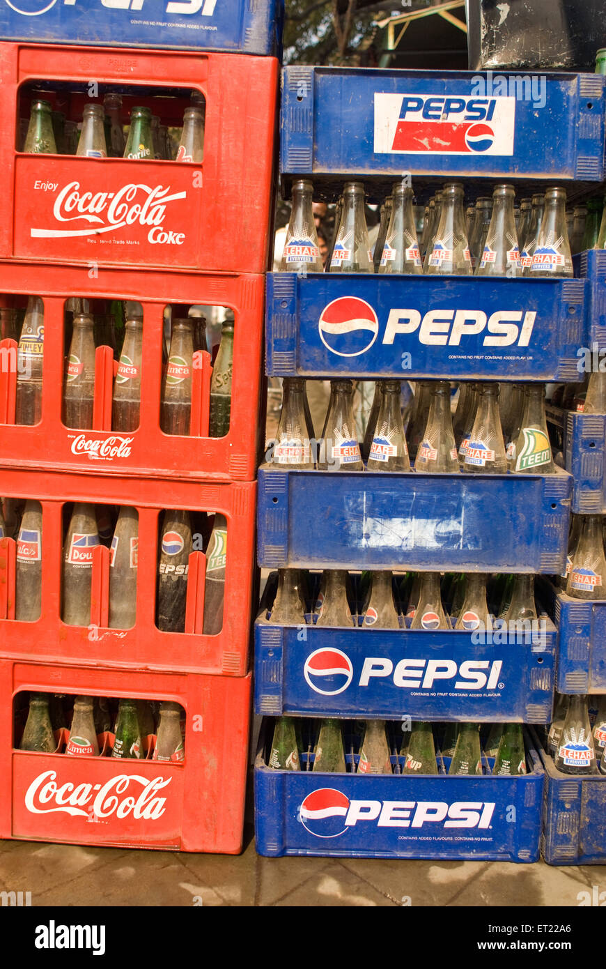 Coca cola cola kistenflaschen leer -Fotos und -Bildmaterial in hoher
