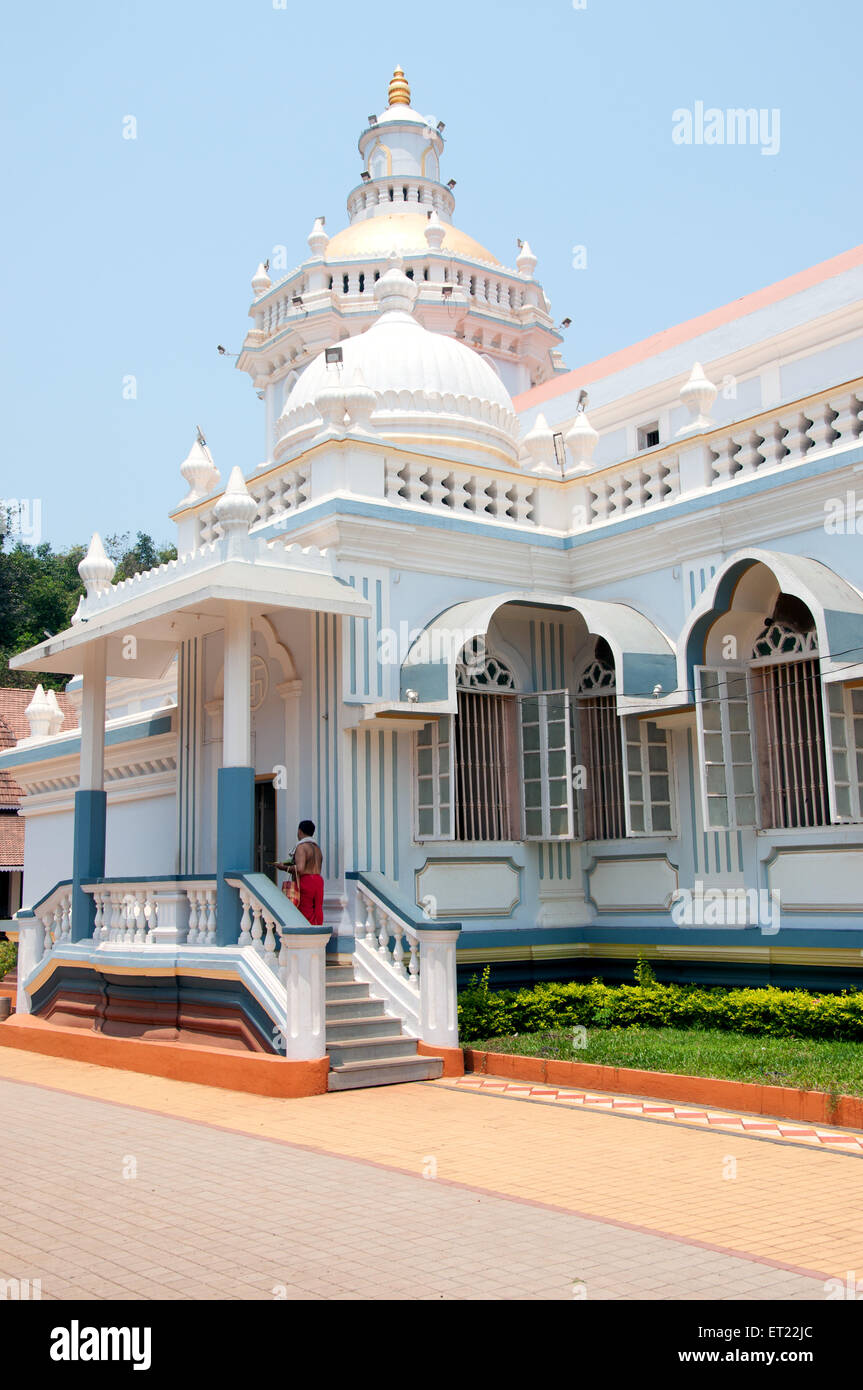 Priester in Mangeshi Tempel; Goa; Indien Stockfoto