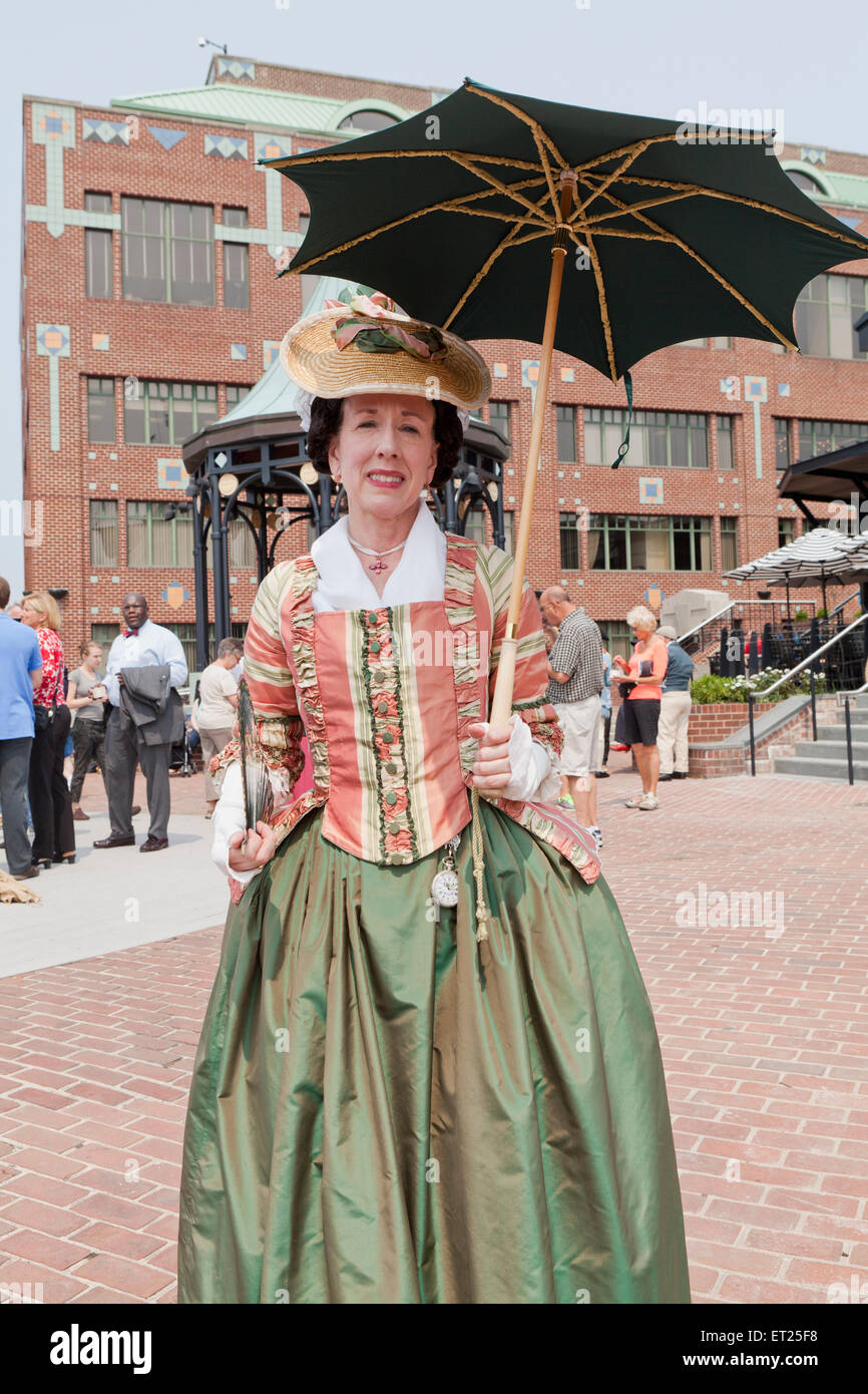 Frau, gekleidet in Kolonialzeit Kostüm - Alexandria, Virginia, Vereinigte Staaten Stockfoto