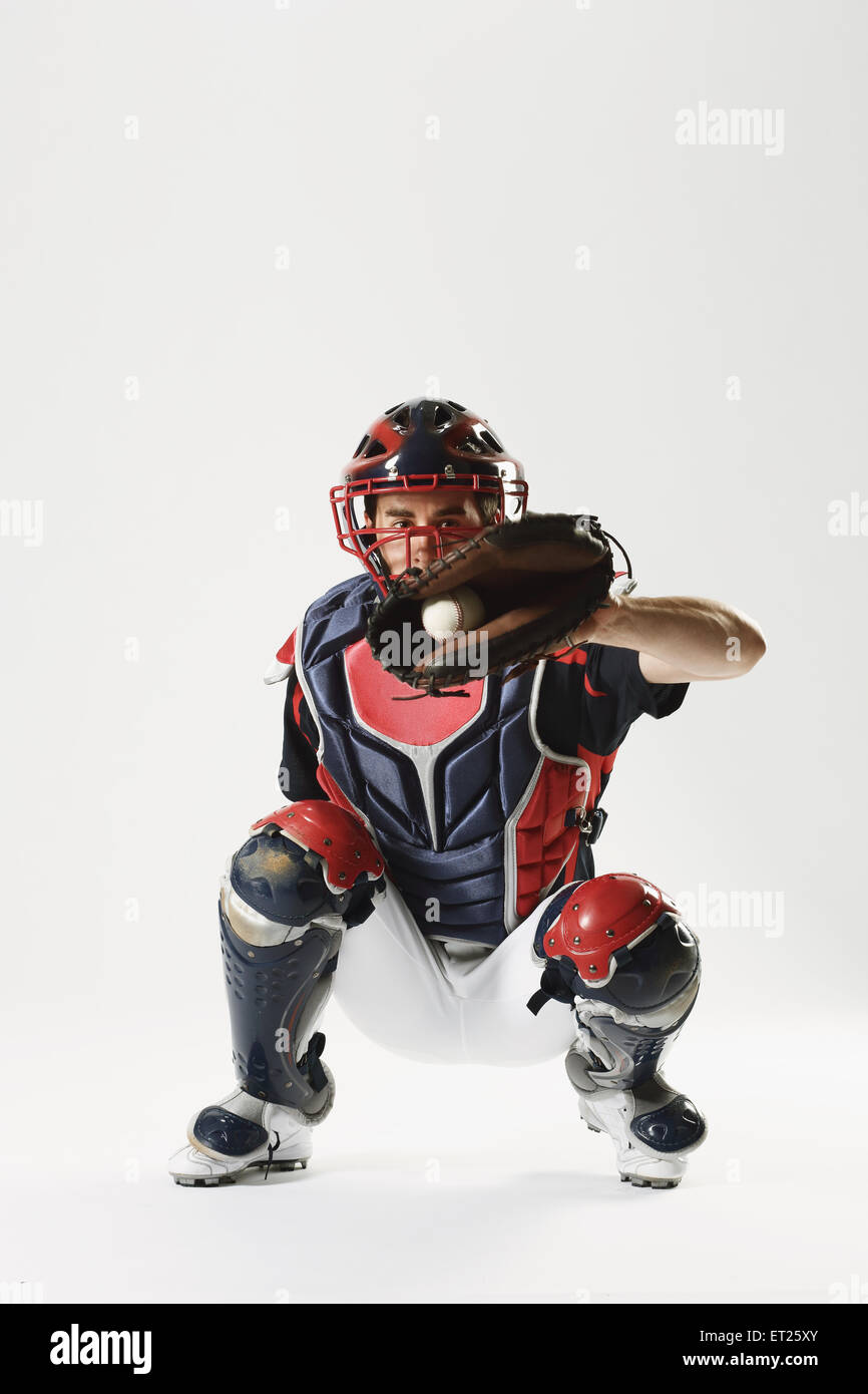 Baseball-Catcher vor weißem Hintergrund Stockfoto