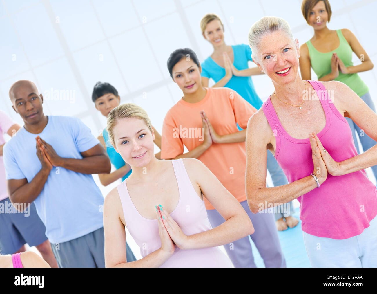 Gruppe von gesunden Menschen in der Fitness Stockfoto