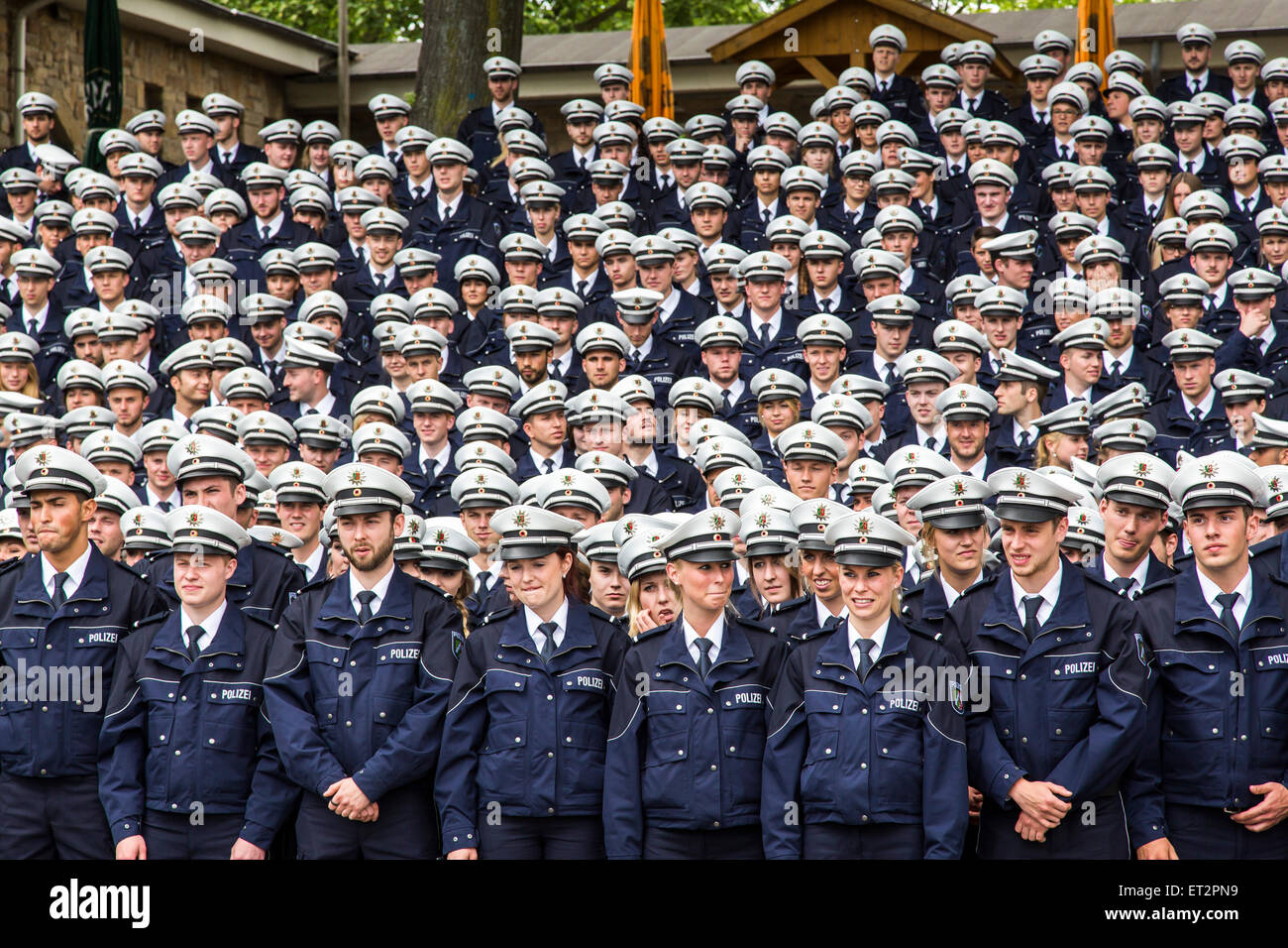 GAP-Wurf nach einer Vereidigung von 1500 neue Polizisten in Dortmund, Deutschland Stockfoto