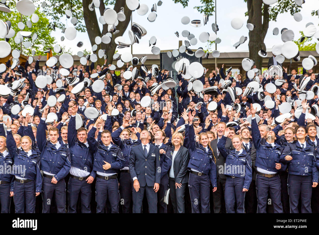 GAP-Wurf nach einer Vereidigung von 1500 neue Polizisten in Dortmund, Deutschland Stockfoto
