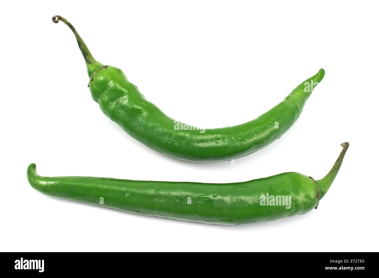 Grüne Peperoni, isoliert auf weiss Stockfoto