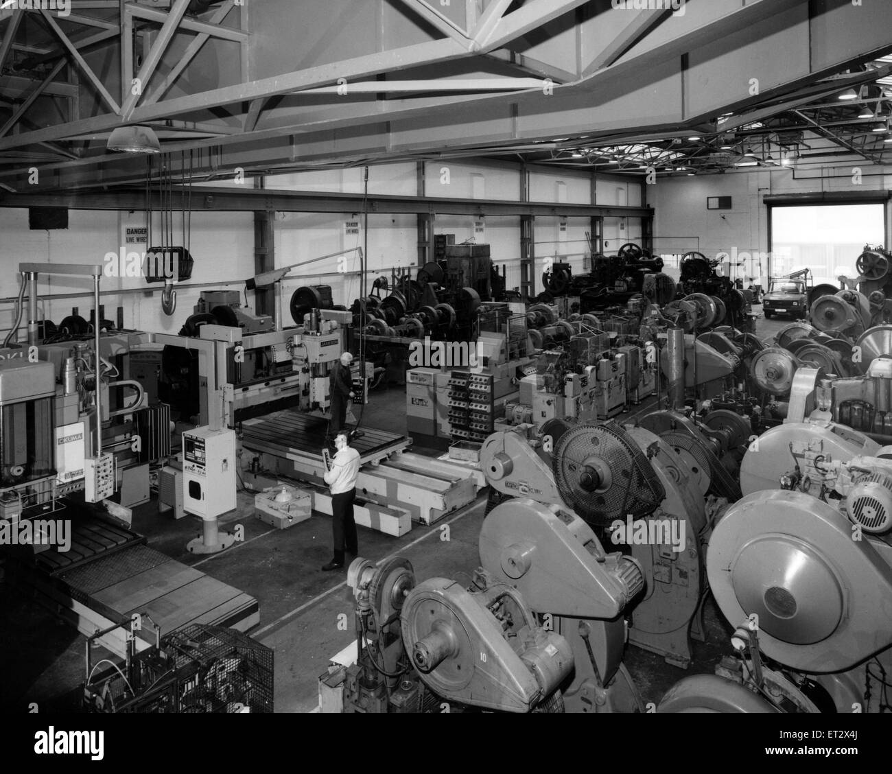 Herr Chris Cluley bei der Arbeit in der neuen Lagerhalle des Parkes Werkzeugmaschinen GmbH in Wyrley Straße, Birmingham.  18. Dezember 1984. Stockfoto