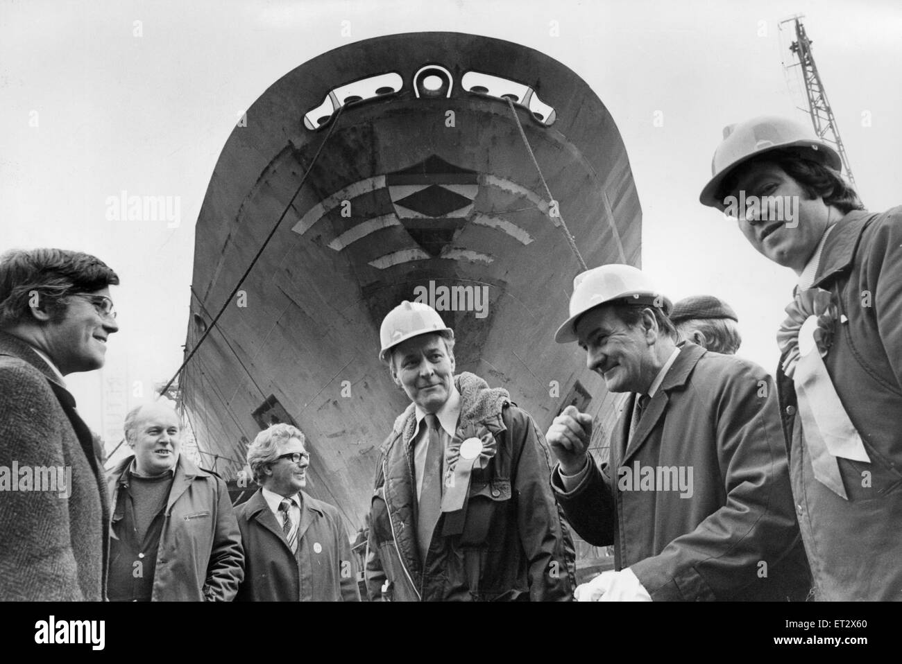 Tony Benn MP gesehen einen Witz hier zu genießen, während seines Besuchs in Smiths Schiffsreparaturen in North Shields. 10. April 1979 Stockfoto
