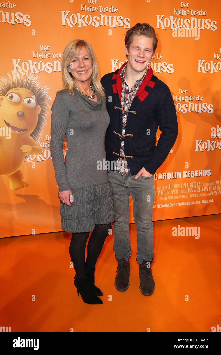 Premiere von dem Film Der Kleine Drache Kokosnuss im Mathaeser Filmpalast Featuring: Ulrike von der Groeben, Max von der Groeben wo: München, Deutschland: Kredit-7. Dezember 2014: Franco Gulotta/WENN.com Stockfoto