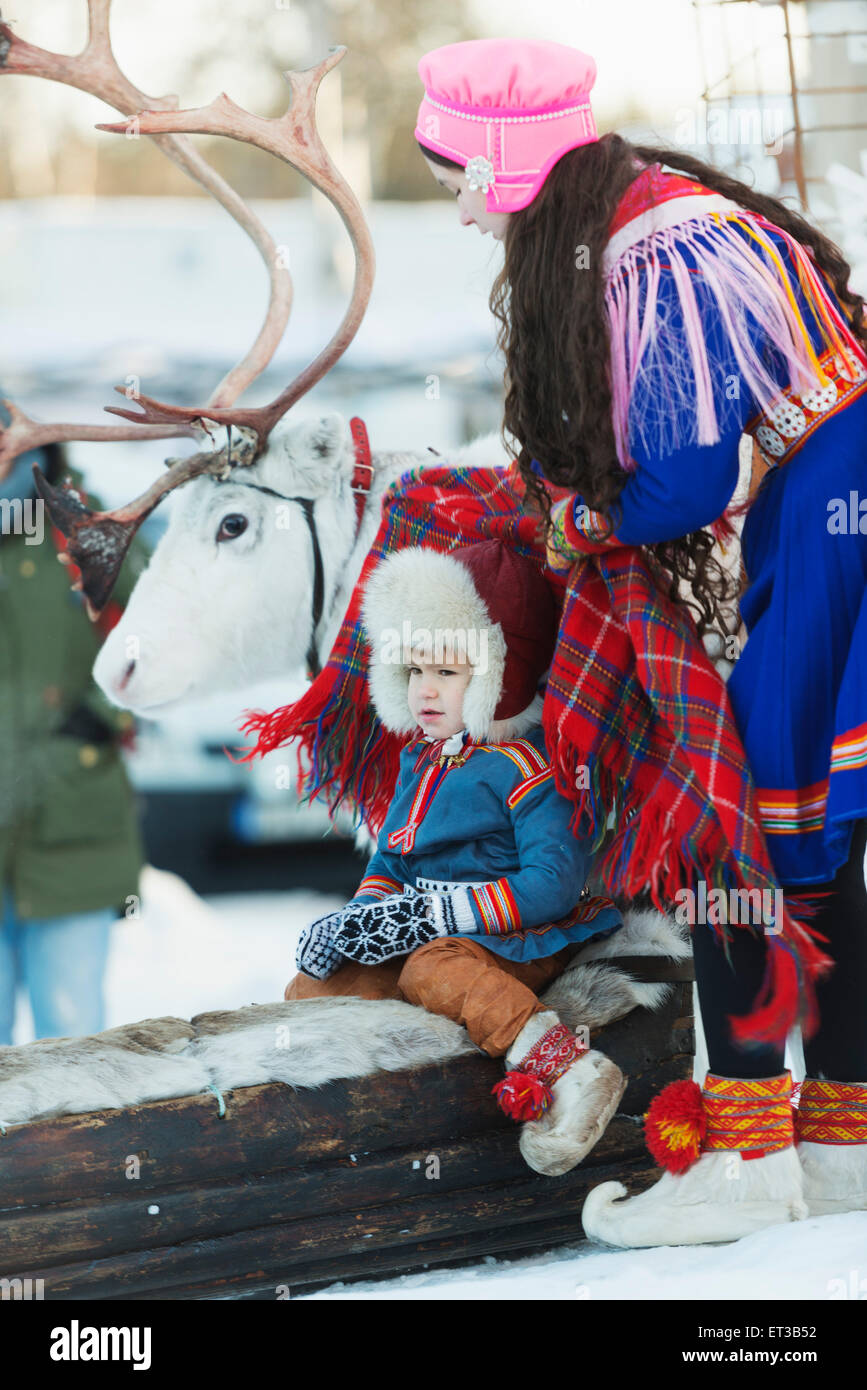 Polarkreis, Lappland, Skandinavien, Schweden, Jokkmokk, ethnische Sami Leute beim winterfest Stockfoto