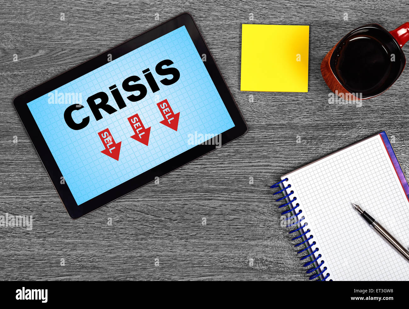 Touchpad mit Krise Symbol auf grauen Tisch Stockfoto