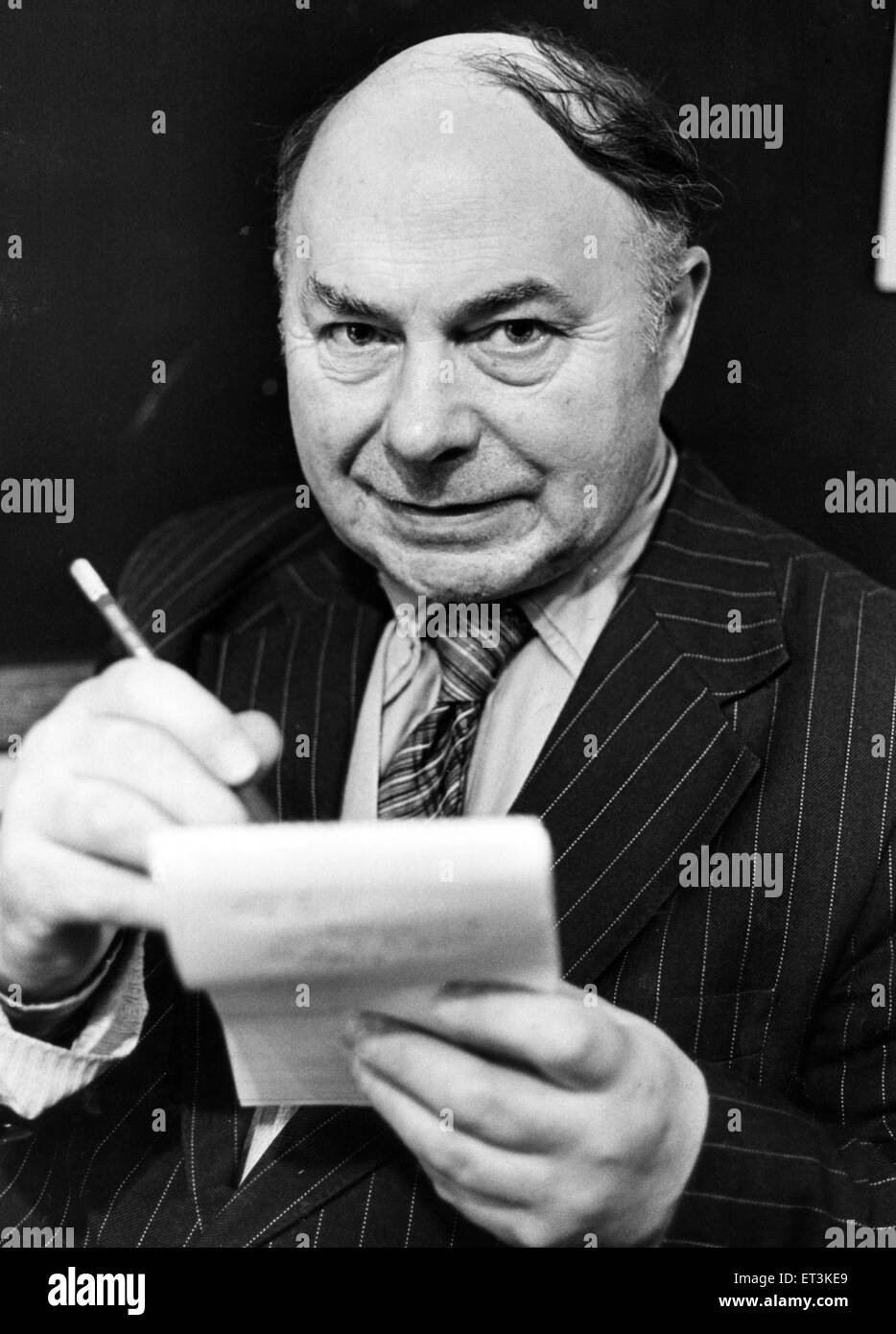 Schüchtern Superbrain Walter Dobson ist der Mann in der Nachfrage nach der letzte Schrei Kneipen- und Stockton getroffen. , Walter, 58, hat fand sich plötzlich einer der am meisten gesucht nach Männer in der Stadt wie Pubs nach Kneipe auf das Gehirn springt zu trainieren und Sie ihr eigenes Quiz starten Stockfoto