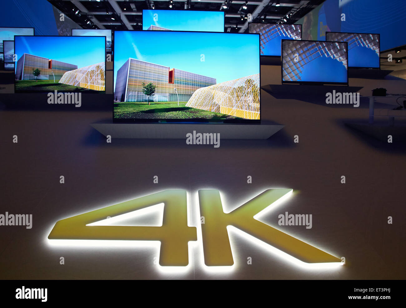 Präsentiert Berlin, Deutschland, Fernsehgeräte, die mit den 4 K-Technologie ausgestattet sind Stockfoto